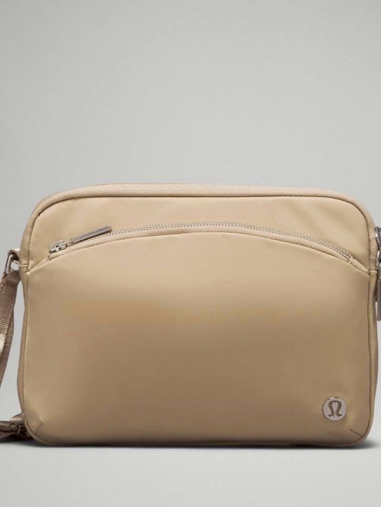 lululemon athletica Handbags - lululemon athletica City Adventurer Crossbody Bag 2.5L